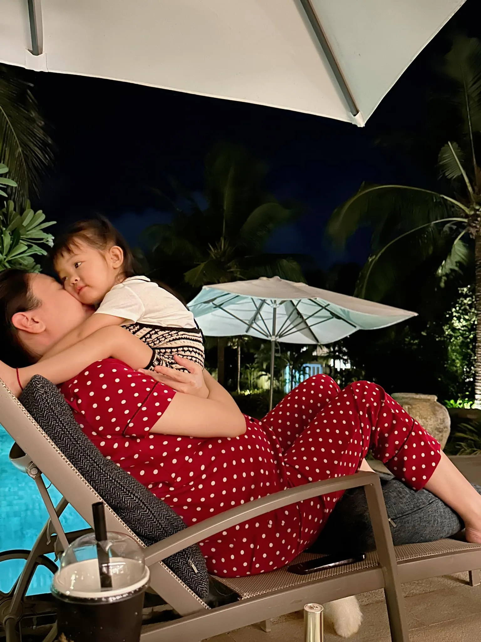 dam-thu-trang-khoe-bung-bau-vuot-mat-dang-ngoi-ba-dao-cua-ai-nu-hao-mon-gay-chu-y (6)