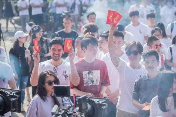 rung-minh-voi-bi-mat-tam-linh-khi-su-dung-anh-dien-vien-lam-anh-tho (6)