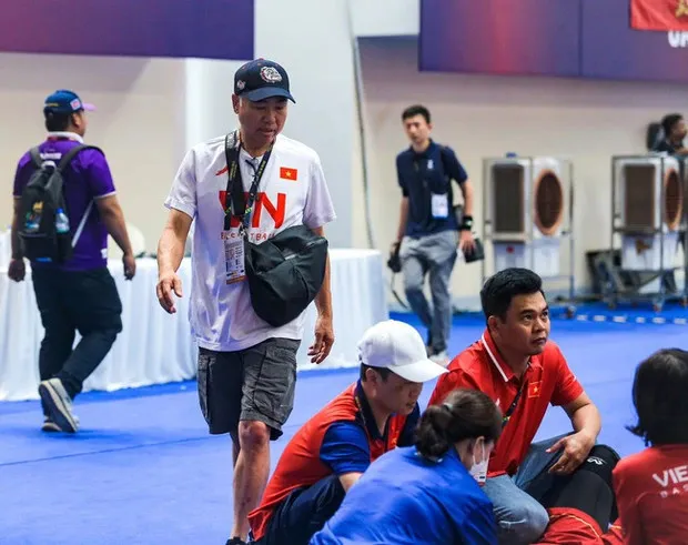 vdv-truong-thao-vy-nga-dap-dau-tren-san-dau-sea-games-32-van-xin-duoc-ra-san (1)