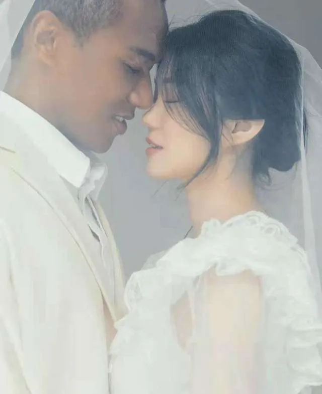 chang-cau-thu-goc-phu-lay-vo-trang-non-na-nhung-dua-tre-sinh-ra-khien-ai-cung-cam-nin (1)