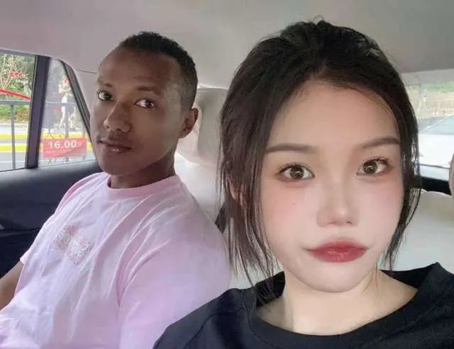 chang-cau-thu-goc-phu-lay-vo-trang-non-na-nhung-dua-tre-sinh-ra-khien-ai-cung-cam-nin (6)