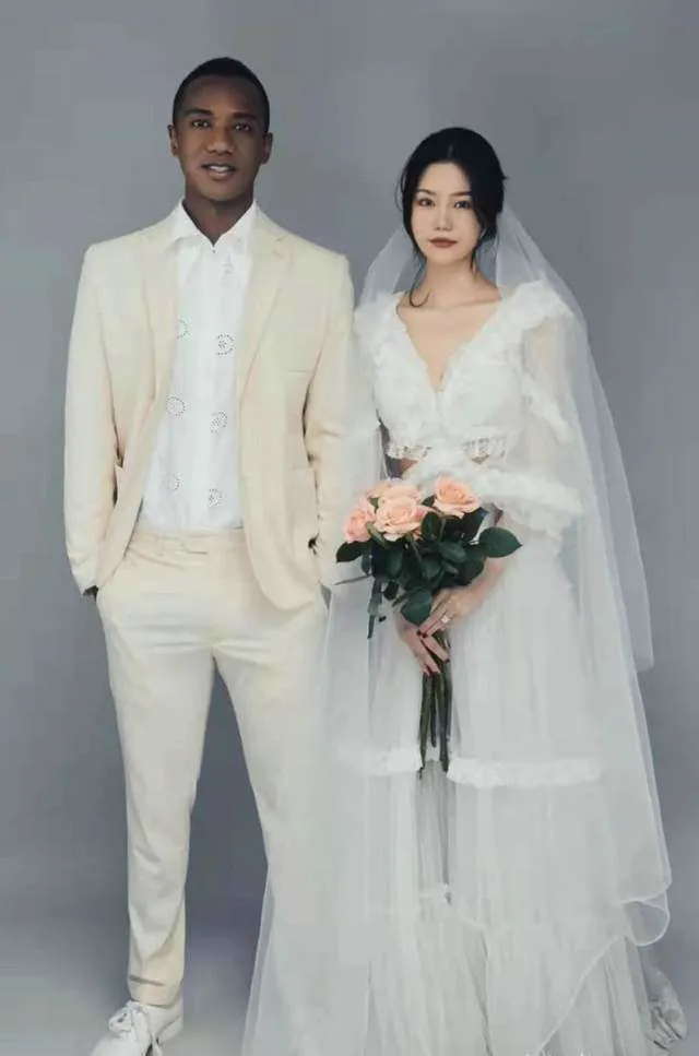 chang-cau-thu-goc-phu-lay-vo-trang-non-na-nhung-dua-tre-sinh-ra-khien-ai-cung-cam-nin (8)