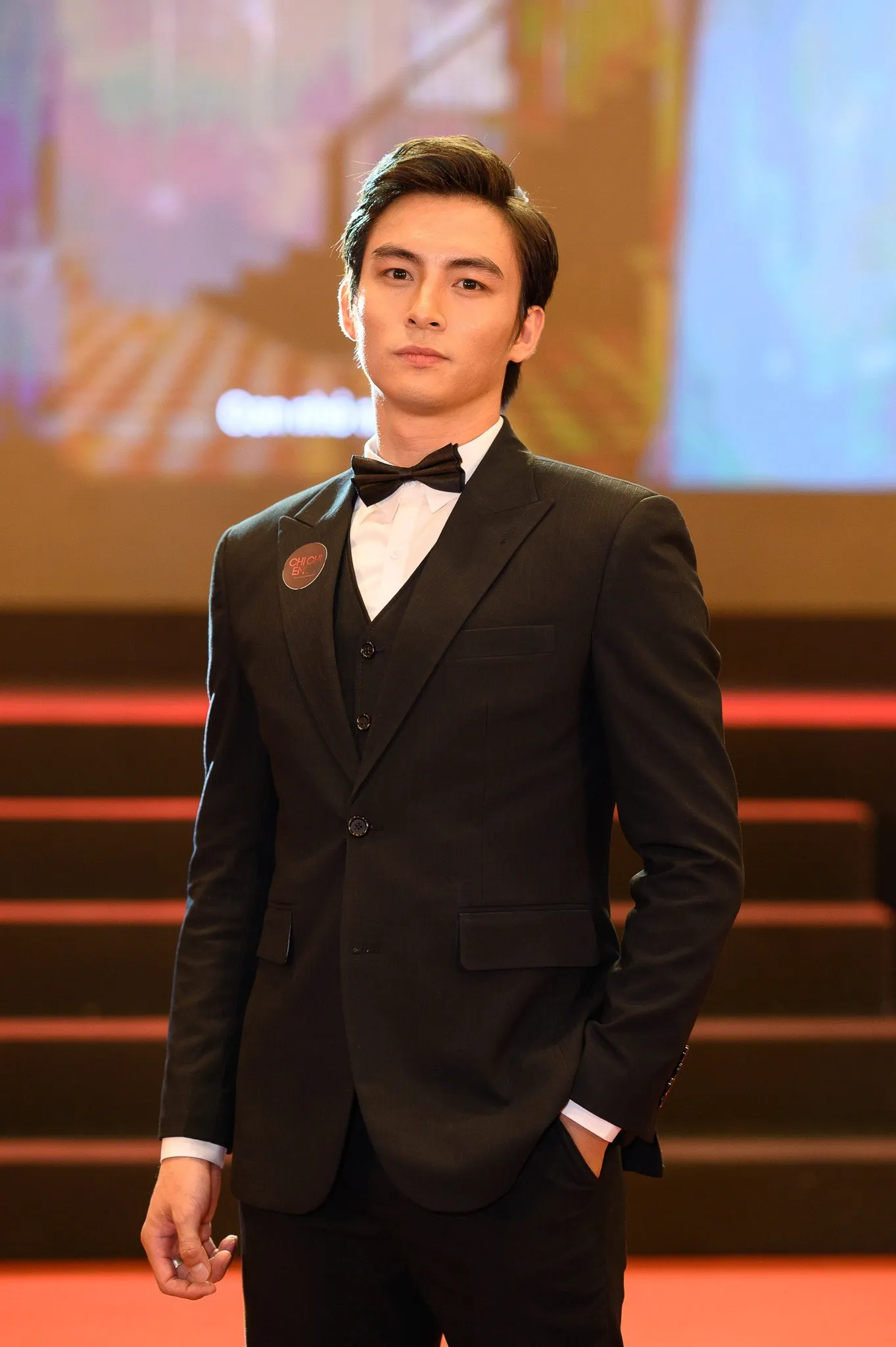 nam-than-man-anh-lanh-thanh-lan-dau-dau-bac-tien-de-khoe-hang-xom-duoc-len-tivi (12)