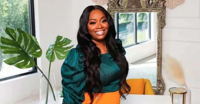 moi-ngay-lam-viec-von-ven-2-tieng-co-gai-van-thu-ve-tien-ty-he-lo-nghe-kiem-tien-sieu-de (2)