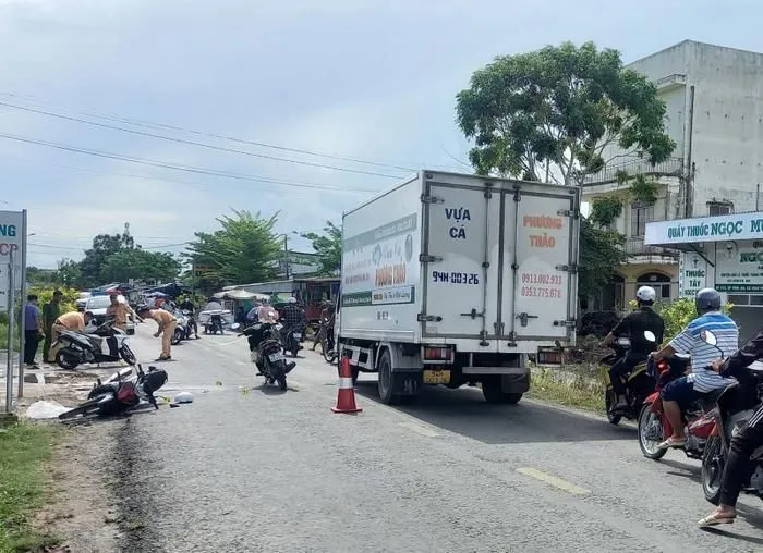 ve-nha-sau-ca-truc-dem-bac-si-ra-di-mai-mai-sau-cu-va-cham-giao-thong (1)