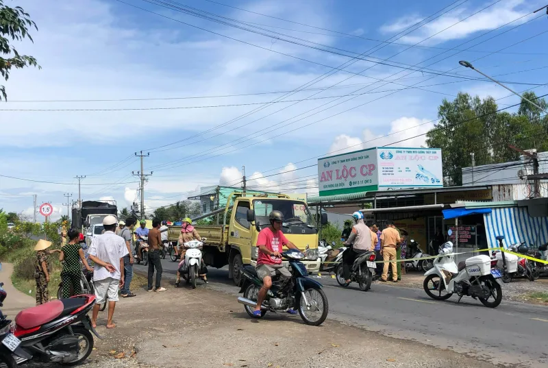 ve-nha-sau-ca-truc-dem-bac-si-ra-di-mai-mai-sau-cu-va-cham-giao-thong (2)