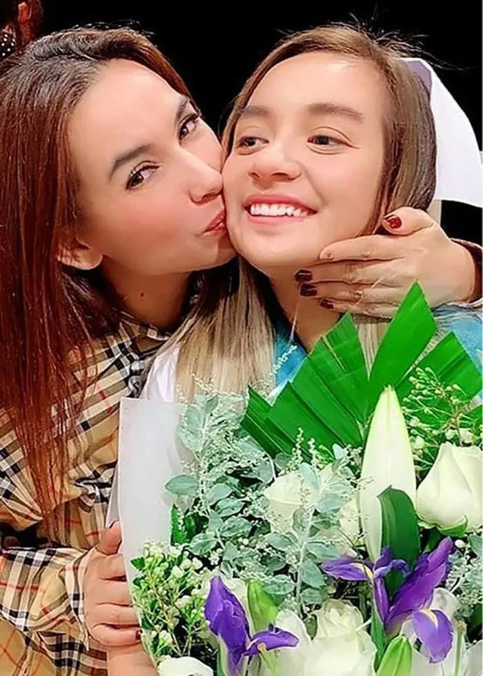 boi-hoi-khi-thay-anh-co-nghe-si-phi-nhung-trong-loat-anh-cu-duoc-con-gai-chia-se (3)