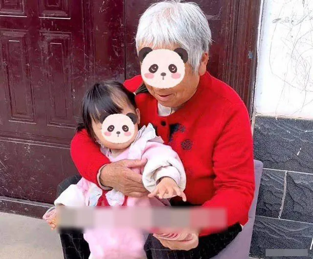 con-dau-muon-di-lam-de-khong-phai-ngua-tay-xin-tien-chong-me-chong-co-hanh-dong-vo-cung-bat-ngo-4-1684211383-469-width640height530