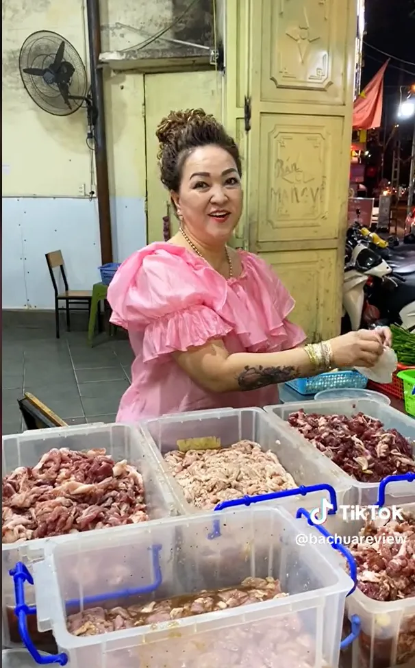 xuat-hien-co-chu-quan-ban-bo-nuong-co-ngoai-hinh-giong-ceo-phuong-hang (3)