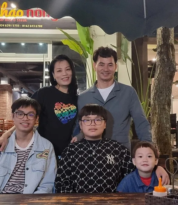 nhieu-gia-dinh-sao-viet-giau-khung-van-cho-con-hoc-truong-binh-dan (8)