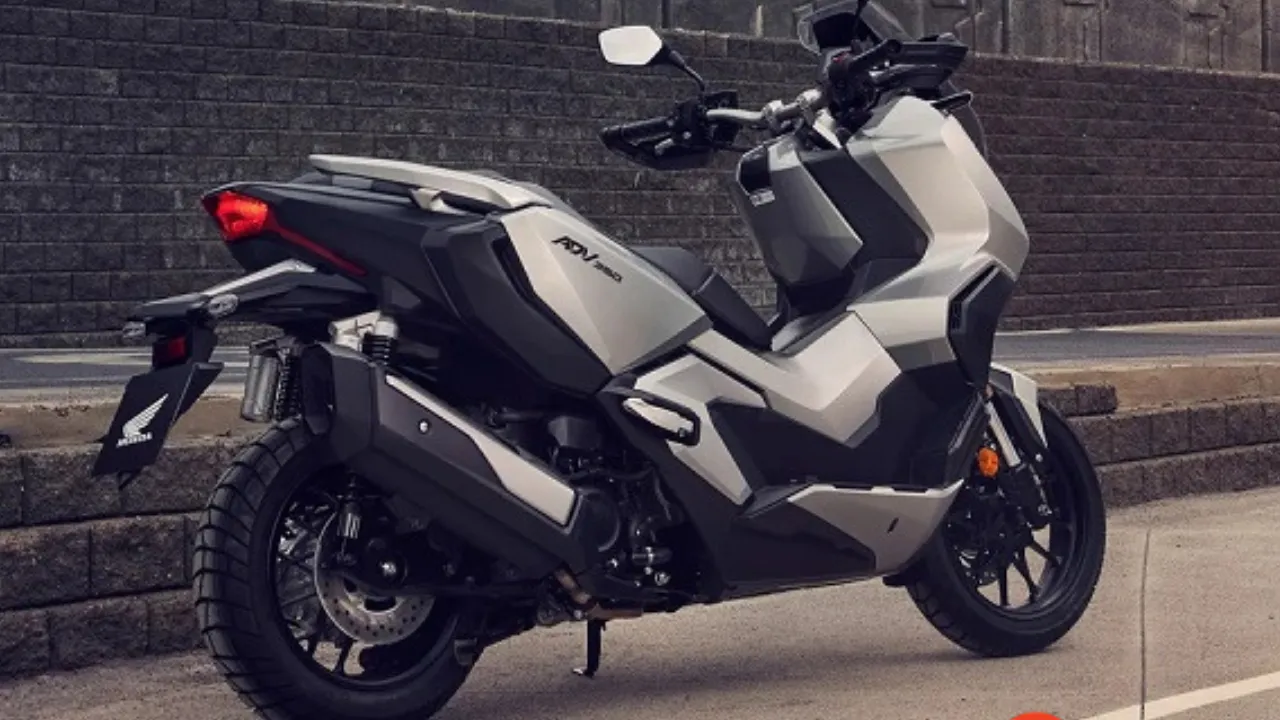 mau-tay-ga-cua-honda-vua-mo-dat-hang-da-khien-honda-sh-that-sung (2)