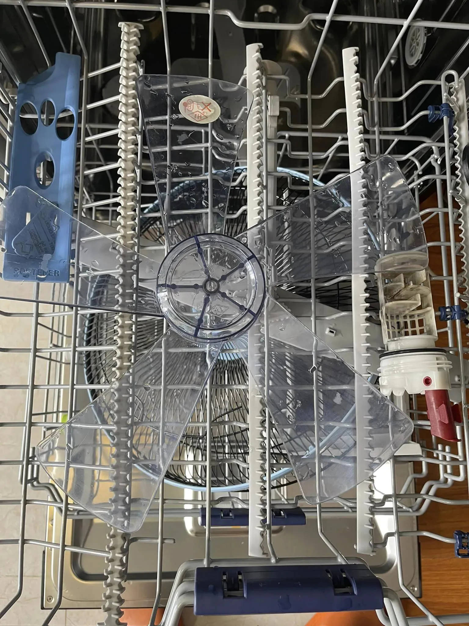 ba-me-ha-noi-chia-se-cach-ve-sinh-quat-may-giat-bang-may-rua-bat (6)