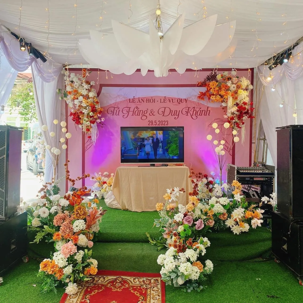 co-dau-buc-xuc-to-doi-dung-rap-nhan-42-trieu-nhung-dam-cuoi-nhu-chuong-ga-con-bi-trach-nguoc(1)