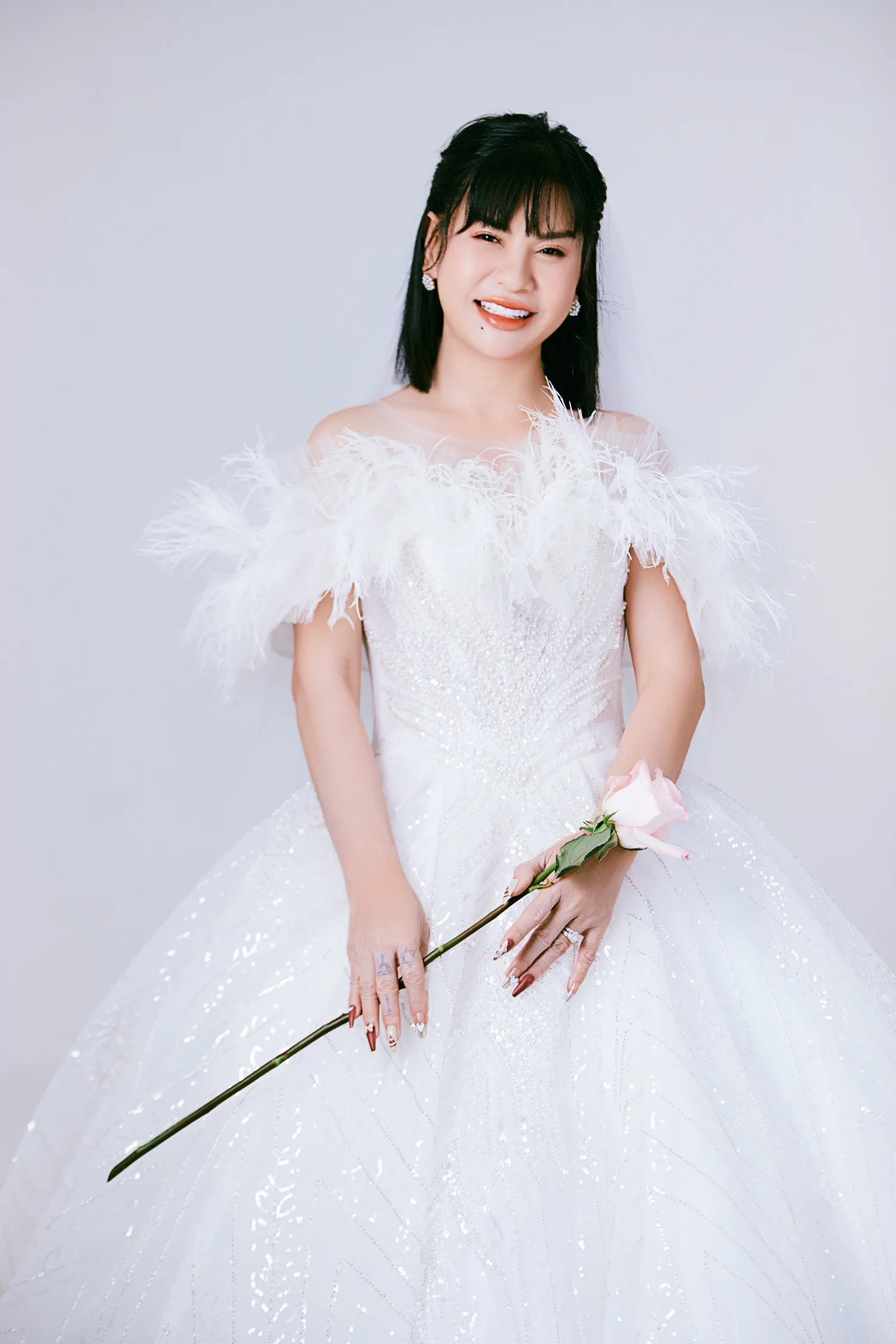 cat-phuong-cong-khai-yeu-ban-nguoi-ham-mo-suot-16-nam-o-tuoi-u60 (5)