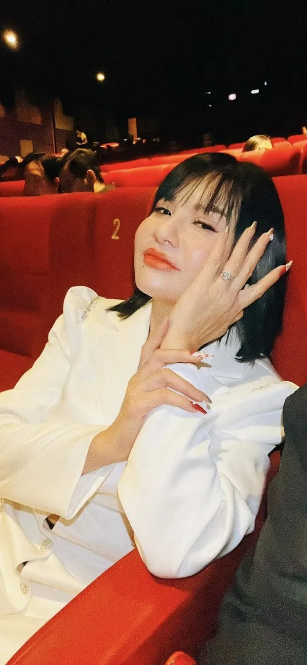 cat-phuong-cong-khai-yeu-ban-nguoi-ham-mo-suot-16-nam-o-tuoi-u60 (7)