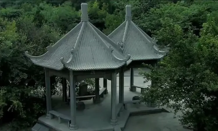 ly-ky-hai-gieng-co-hon-nghin-nam-chua-nuoc-mat-thanh-xa-bach-xa (1)