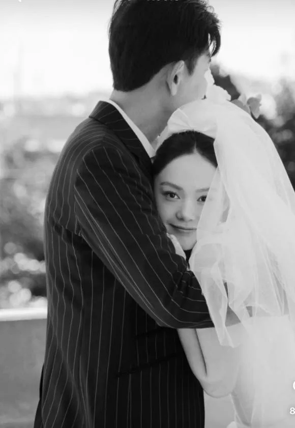 minh-hang-bat-ngo-khoe-dien-mao-chong-dai-gia (2)