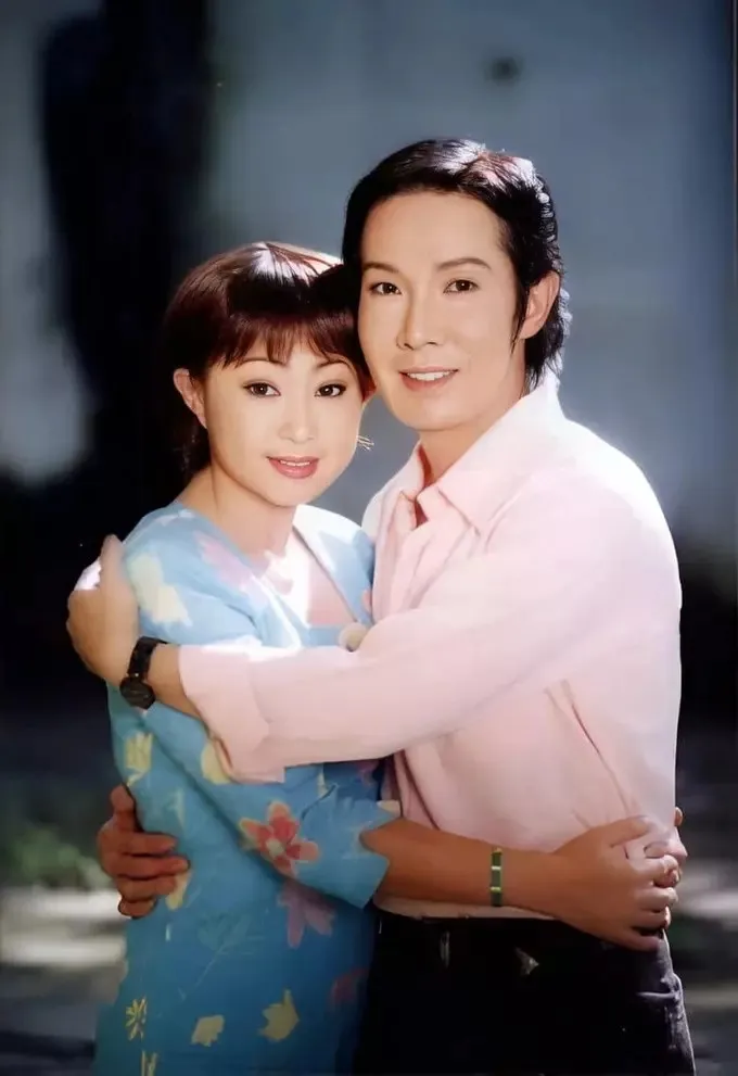 sau-le-100-ngay-cua-nsut-vu-linh-thoai-my-den-ta-toi-rot-bia-tam-su-chuyen-vang-mat (7)