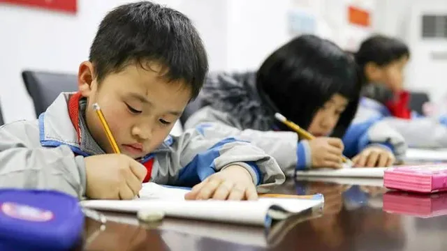 bai-toan-nhan-chia-duoc-hoc-sinh-lam-dung-nhung-giao-vien-sua-1-diem-ra-ket-qua-khac-cdm-tranh-cai-du-doi (3)