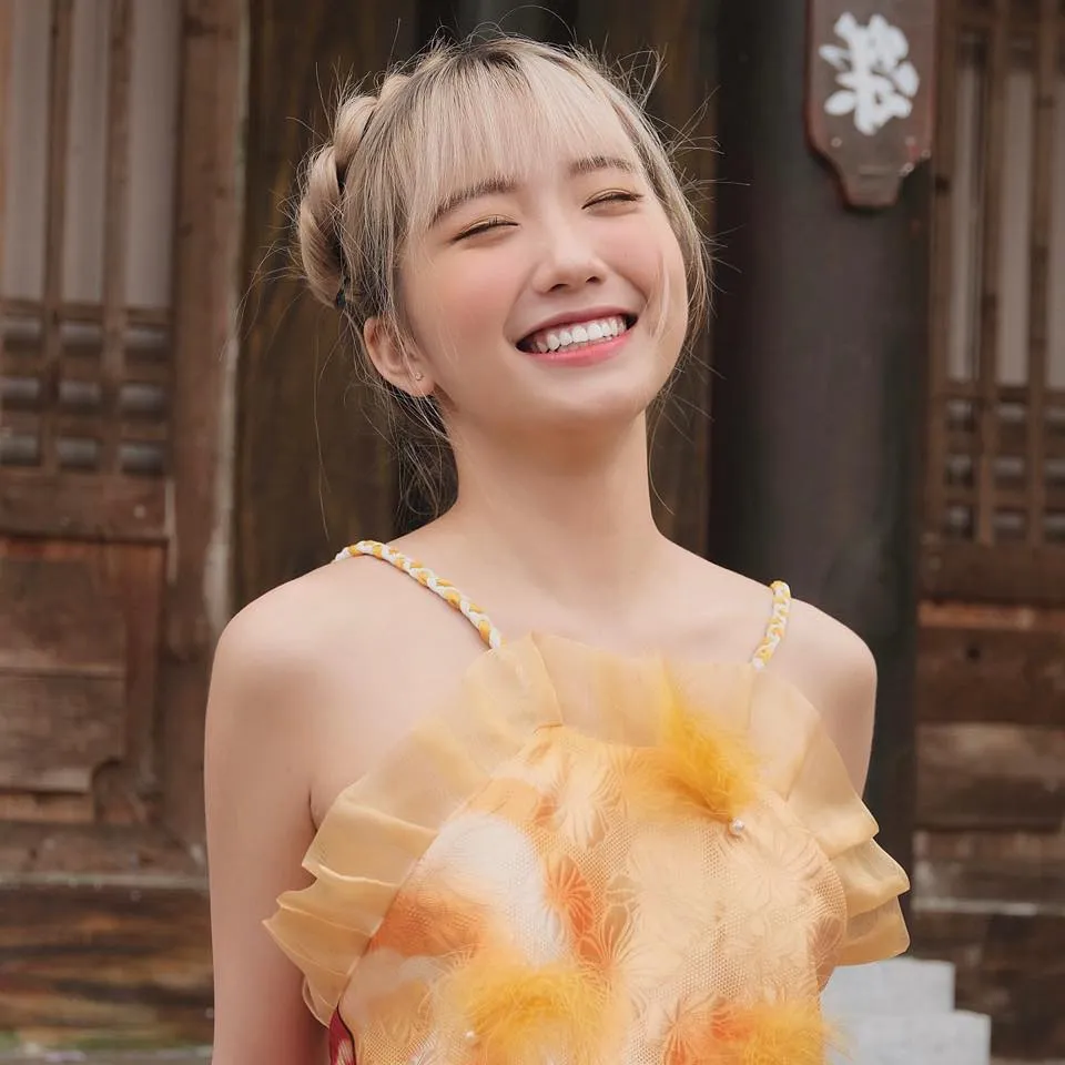 tiktoker-huyen-2k4-ke-chuyen-duyen-tien-dinh-voi-chong-luc-ay-dang-co-nguoi-yeu-nhung-duoc-li-xi-nhieu-nen-moi-noi-chuyen-them (1)