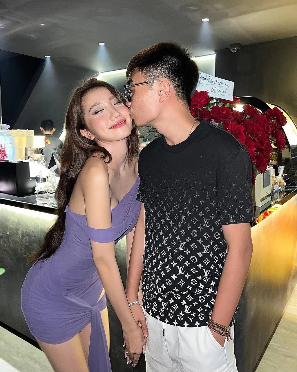 tiktoker-huyen-2k4-ke-chuyen-duyen-tien-dinh-voi-chong-luc-ay-dang-co-nguoi-yeu-nhung-duoc-li-xi-nhieu-nen-moi-noi-chuyen-them (6)