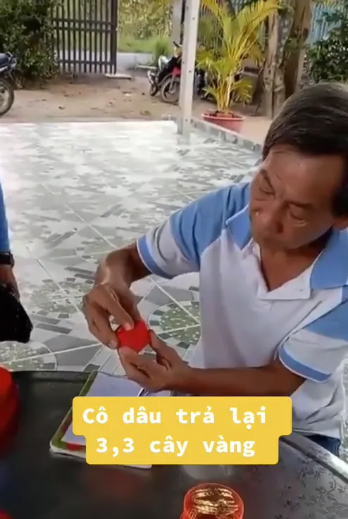 vu-co-dau-doi-3-cay-vang-nha-gai-tra-toan-bo-so-vang-tuyen-bo-duong-ai-nay-di-voi-chu-re (4)