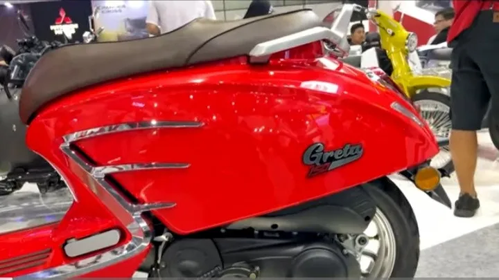 can-canh-mau-xe-ga-phong-cach-co-dien-moi-ra-mat-thiet-ke-bo-xa-vespa-gia-lan-banh-chi-ngang-honda-vision (3)