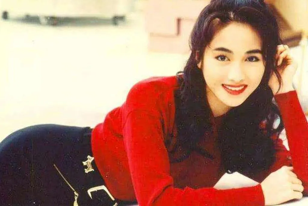 sao-nu-co-cu-tung-song-khu-o-chuot-bong-doi-doi-o-nha-300-ty-nho-lay-chong-khuyet-tat-hon-15-tuoi (2)