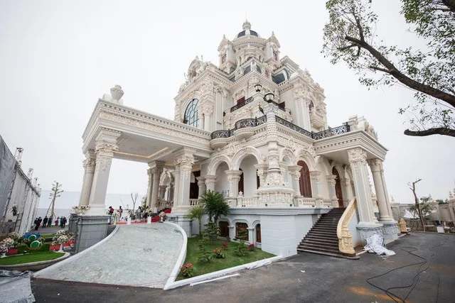 viet-nam-co-mot-noi-la-lang-dai-gia-cach-vai-buoc-chan-co-biet-thu-dam-cuoi-hoi-mon-200-cay-vang (3)