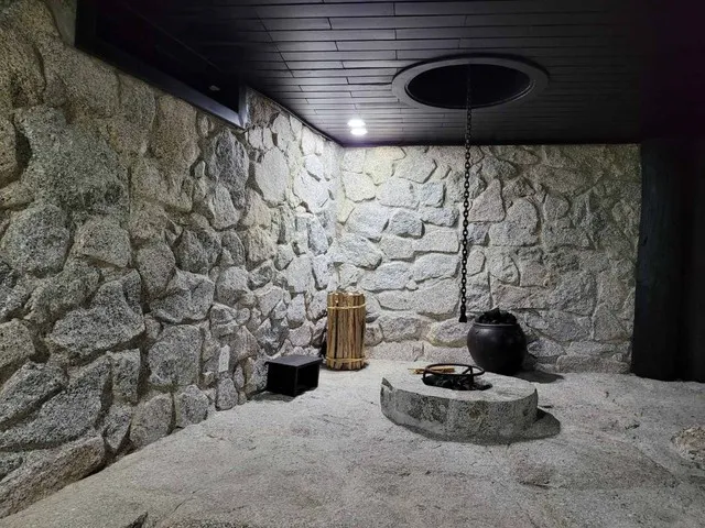 he-lo-cuoc-song-bi-an-cua-ong-vua-ca-phe-o-hang-da-6-nam-voi-nguyen-tac-3-khong-tach-biet-ben-ngoai (3)