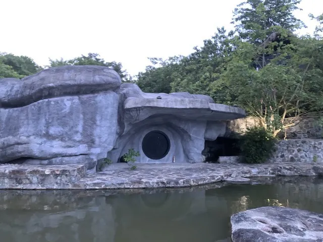 he-lo-cuoc-song-bi-an-cua-ong-vua-ca-phe-o-hang-da-6-nam-voi-nguyen-tac-3-khong-tach-biet-ben-ngoai (5)