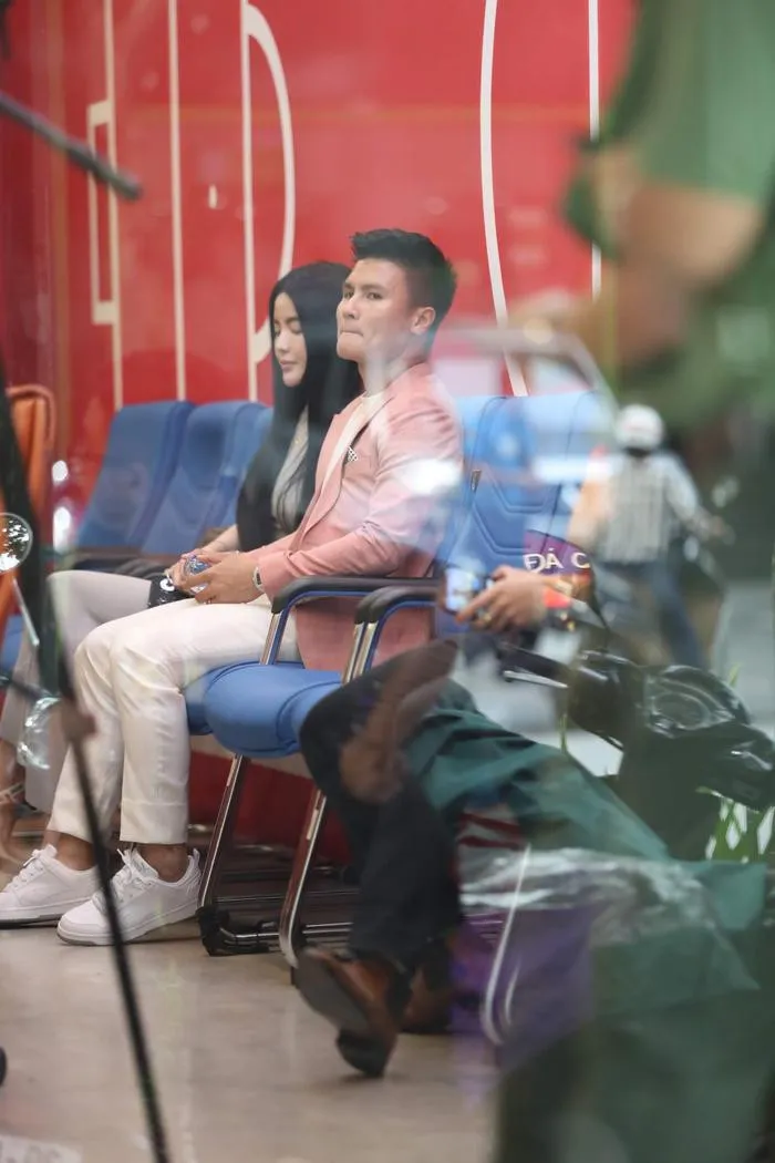 quang-hai-bat-ngo-de-che-do-doc-than-giua-luc-ban-gai-bi-dan-tinh-boc-phot-cdm-nghi-van-da-toang (10)