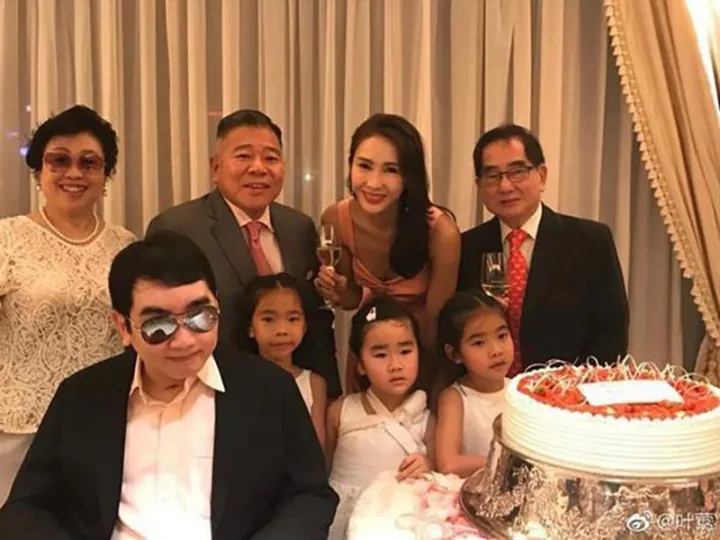 sao-nu-co-cu-tung-song-khu-o-chuot-bong-doi-doi-o-nha-300-ty-nho-lay-chong-khuyet-tat-hon-15-tuoi (211)