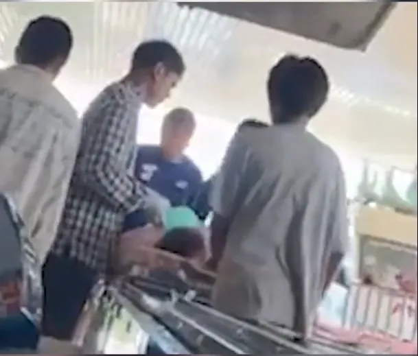 hy-huu-nguoi-phu-nu- bat-ngo-song-day-tho-hon-hen-khi-dang-duoc-dua-den-noi-to-chuc-tang-le (2)