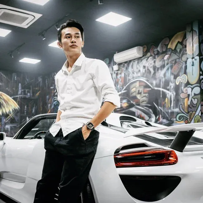 danh-tinh-phan-cong-khanh-9x-giau-co-nao-mà-duoc-ho-hao-la-ong-trum-sieu-xe (10)