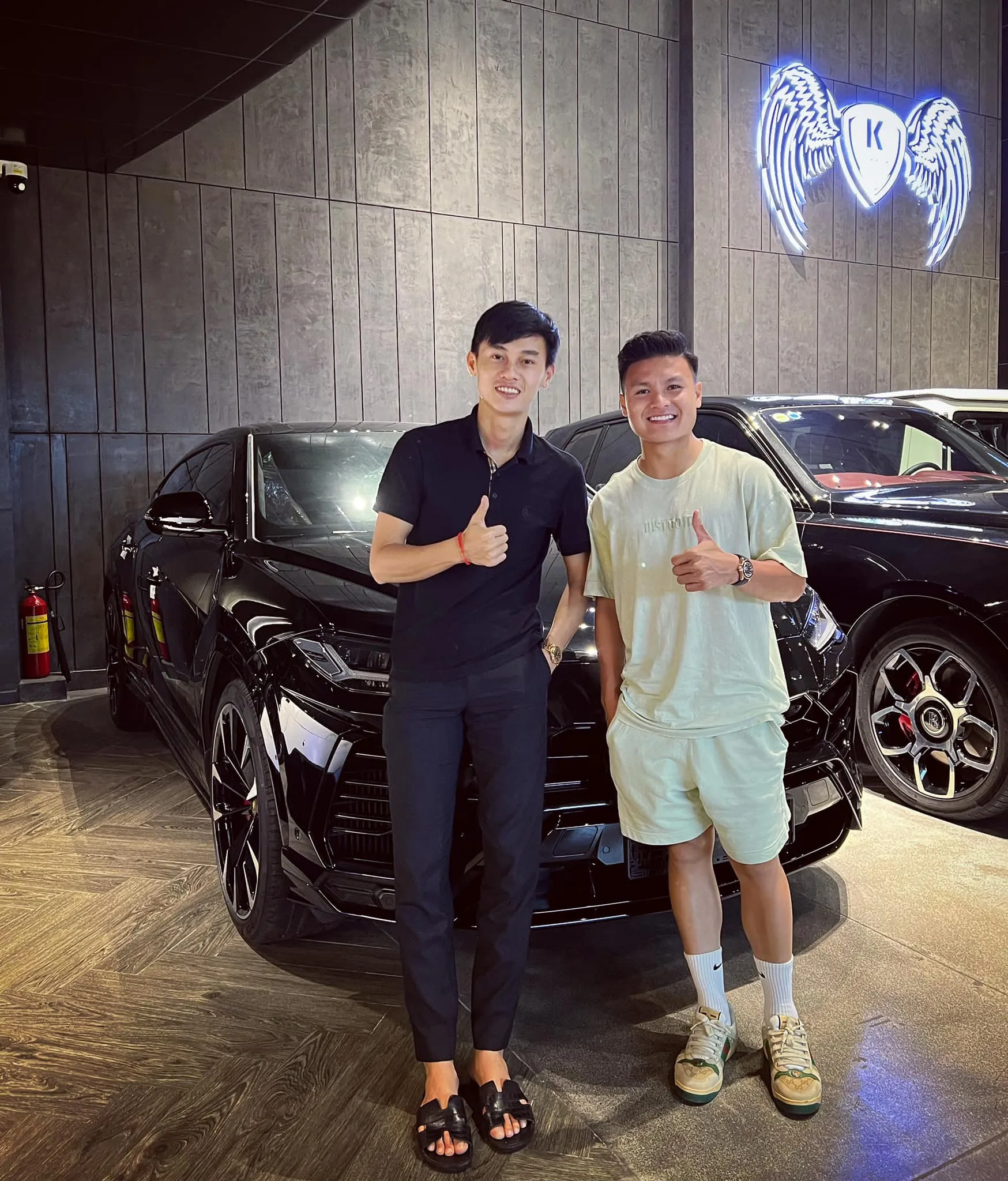 danh-tinh-phan-cong-khanh-9x-giau-co-nao-mà-duoc-ho-hao-la-ong-trum-sieu-xe (9)