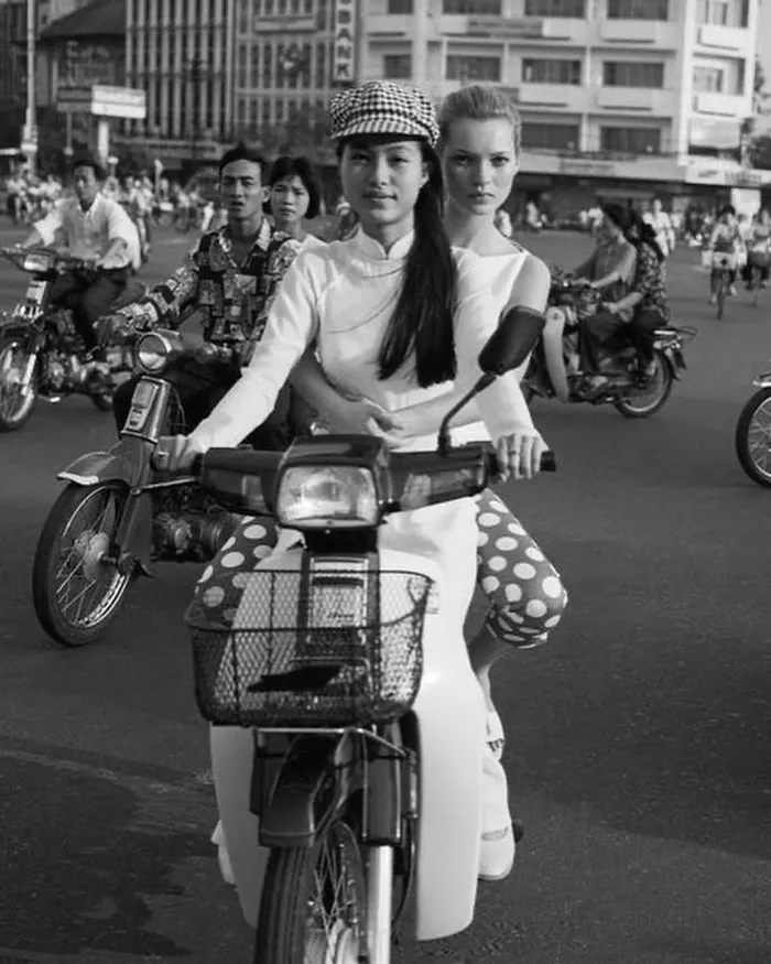 bo-anh-chup-27-nam-cua-sieu-mau-kate-moss-tai-viet-nam-bong-hot-ran-ran-diem-dac-biet-khien-cdm-tram-tro (2)