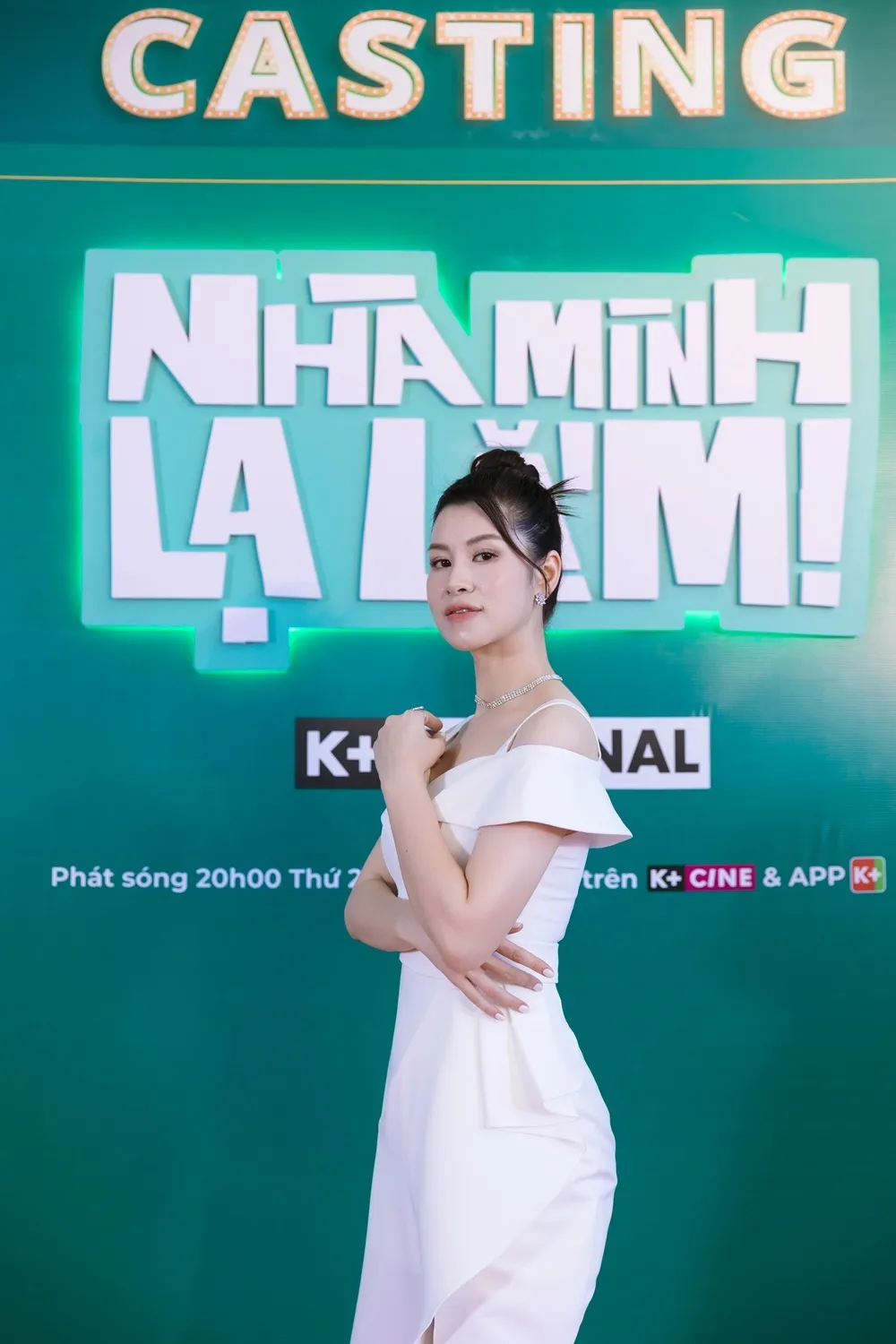 dien-vien-luu-huyen-trang-cam-thay-xau-ho-khi-dong-canh-giuong-chieu-voi-tuan-tu-co-gang-lam-mot-dup-cho-xong (2)