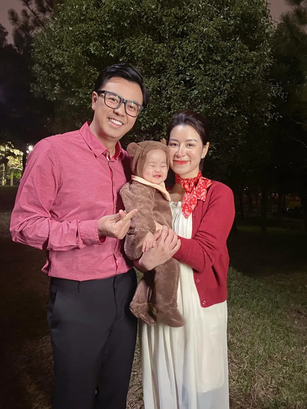 dien-vien-luu-huyen-trang-cam-thay-xau-ho-khi-dong-canh-giuong-chieu-voi-tuan-tu-co-gang-lam-mot-dup-cho-xong (3)