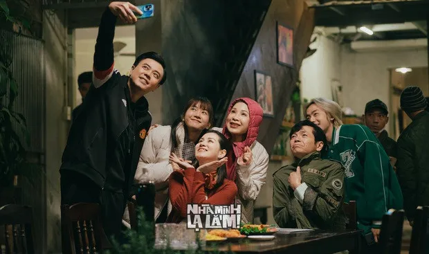 dien-vien-luu-huyen-trang-cam-thay-xau-ho-khi-dong-canh-giuong-chieu-voi-tuan-tu-co-gang-lam-mot-dup-cho-xong (5)