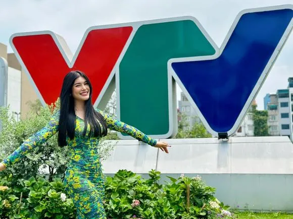 lily-chen-bat-ngo-di-dan-mat-ke-thu-ba-noi-ro-moi-quan-he-cua-kha-ngan-voi-chong-minh (10)