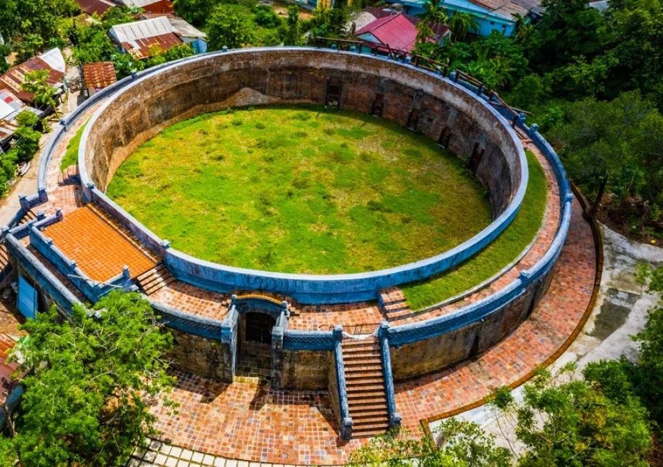 thong-tin-2-di-tich-doc-dao-viet-nam-duoc-bao-nuoc-ngoai-vinh-danh-1-dia-diem-duoc-vi-la-dau-truong-la-ma (6)