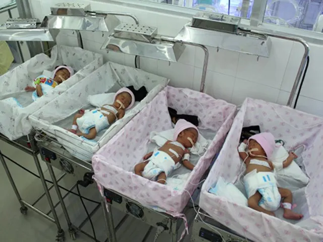 bo-me-ho-vien-4-dua-con-chao-doi-duoc-dat-ten-het-suc-y-nghia-khien-bac-si-cam-than-chong-qua-thuong-vo (3)