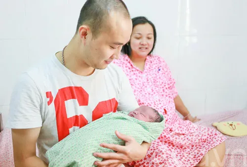 bo-me-ho-vien-4-dua-con-chao-doi-duoc-dat-ten-het-suc-y-nghia-khien-bac-si-cam-than-chong-qua-thuong-vo (5)