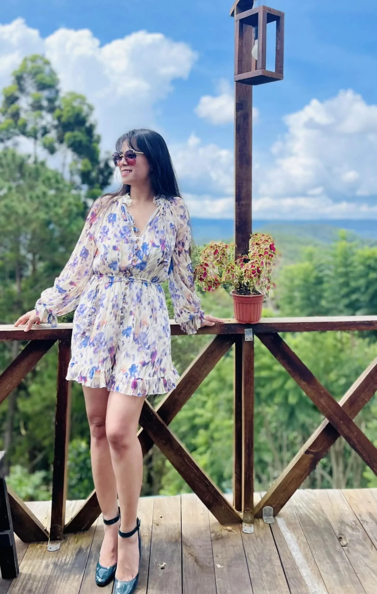 giua-luc-shark-binh-phuong-oanh-ruc-rich-cuoi-voi-vo-cu-lien-om-con-gai-noi-thang-mot-dieu (2)