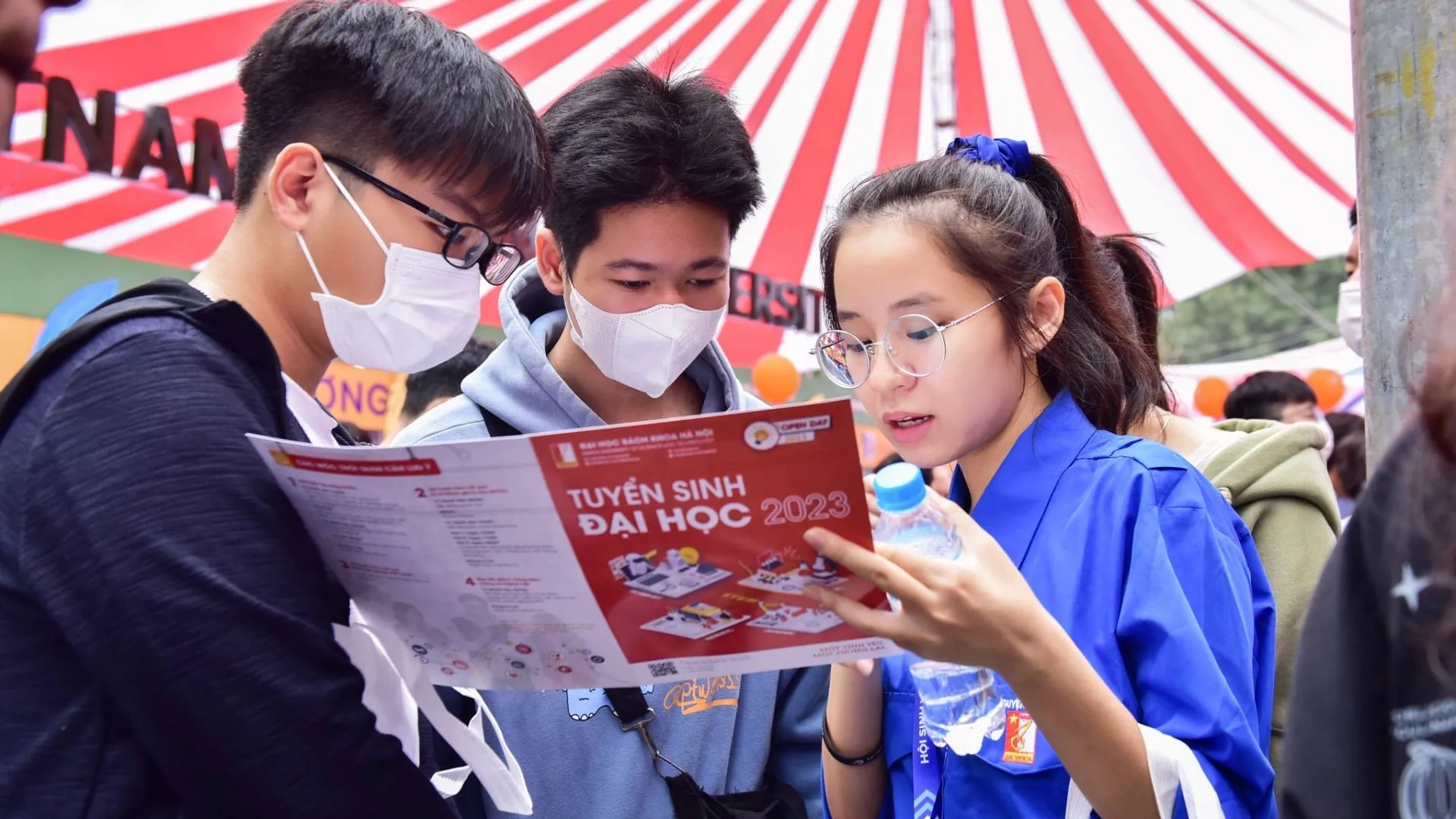 diem-chuan-cac-truong-dai-hoc-top-dau-tang-1-2-diem-so-voi-nam-truoc-luu-y-quan-trong-khi-cho-nganh-hoc (7)