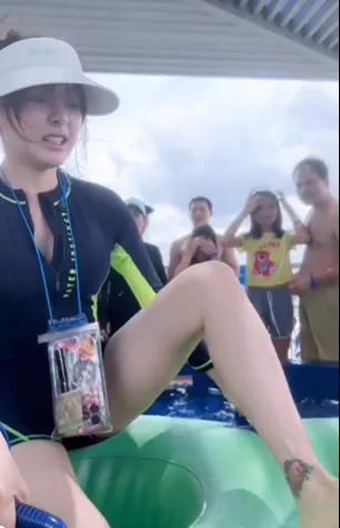 trang-nemo-dang-bau-bi-van-than-nhien-cho-cau-truot-am-nam-cong-dong-mang-hu-hon-truoc-hanh-dong-bung-xoa (8)