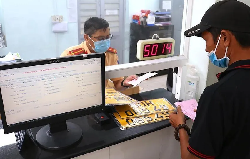 neu-bam-phai-bien-so-xe-khong-nhu-y-muon-co-2-cach-de-nguoi-dan-doi-bien-so-dinh-danh-de-duoc-bien-dep (4)