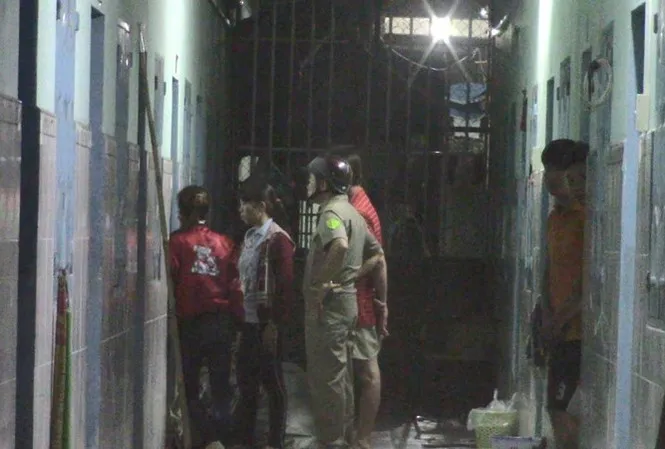 phong-tro-boc-mui-khong-ro-tu-dau-tuong-do-bi-am-moc-co-gai-cung-chu-nha-hot-hoang-khi-phat-hien-su-that-phia-sau (6)