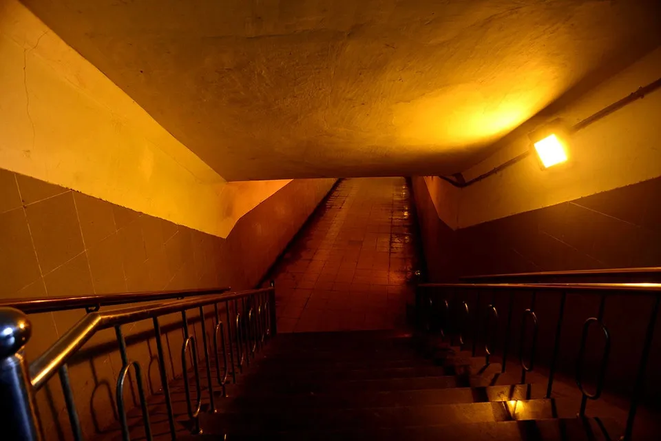 duoi-ham-chui-danh-cho-nguoi-di-bo-co-gi-ma-khien-nguoi-dan-bat-chap-nguy-hiem-qua-duong-chu-khong-dam-xuong (11)